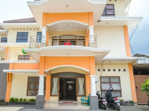 Hasanah Guest House Gajayana by Reddoorz