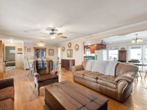 Hollmig-the Gathering Place 3 Bedroom Home by RedAwning