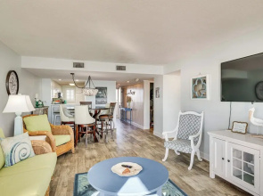 Walk to Beach: Emerald Isle Condo w/ Ocean View!