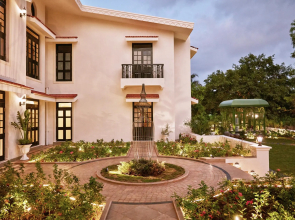 Estate De Frangipani