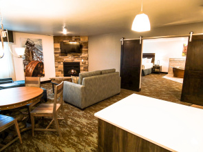 Copper King Hotel & Convention Center