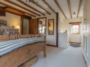 The Threshing Barn-Stunning 5 BD Retreat