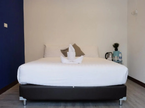 Sleep With Me Bangkok - BTS Phra Khanong