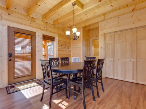 Back to Nature, 2 Bedroom, Fireplace, Hot Tub, WiFi, Pet Friendly, Sleeps 6