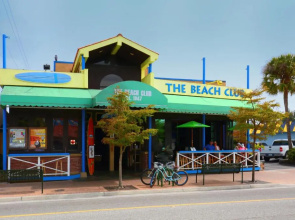 Modern & Fresh - Less than 3 miles to the Beach!
