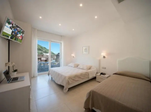 Santa Tecla Apartments