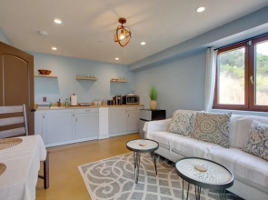 Lovely Belmont Apartment w/ Stunning Views!