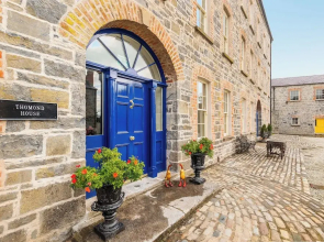 Beautifully Restored Soldier s Barracks to Sleep 10 People