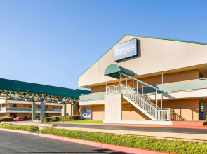 Rodeway Inn & Suites South of Fiesta Park