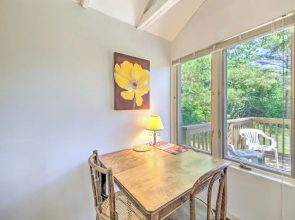 Couples Getaway Near Beaches: Northport Cottage
