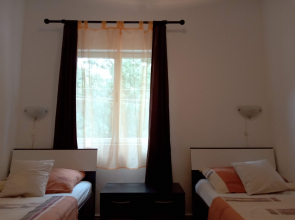 Holiday house Dragan - 50m from sea: Splitska, Island Brac