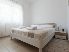 Apartment Chermesinus A57