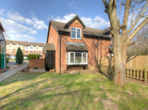 Windsor Burnham Ascot Haven Sleeps 4