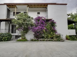 Yiannis Rania Apartments