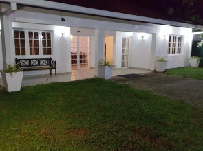 Negombo Blue Villa Hotel