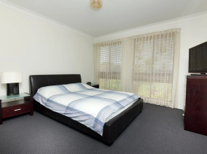 Lake House on Elouera