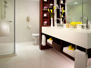 The Royal Pacific Hotel & Towers