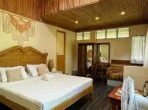 Tahanan Resort & Sunset Beach Club