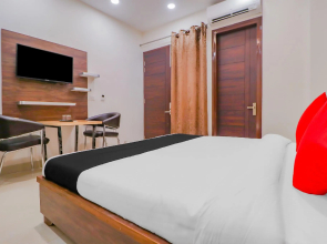 Capital O 79052 Hotel Crystal Empire