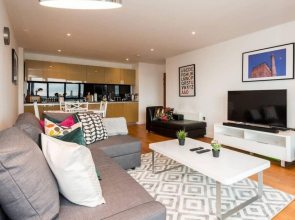 Beautiful Waterfront Apartment With Balcony - Sleeps 6