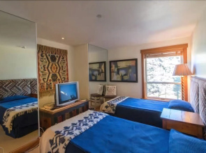 4-Bedroom 4-Bath ski-in/ski-out Condo in Vail