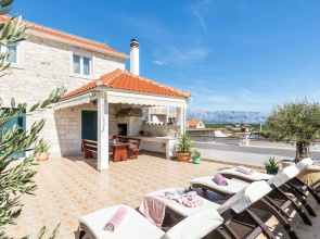 Luxurious Villa with Pool in Selca