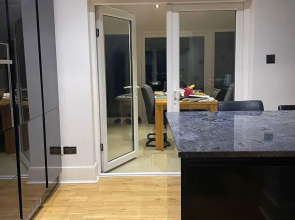 5beds10people 5minutes dr Airport Train Station