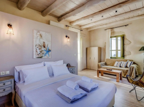 Holiday House, Castellos