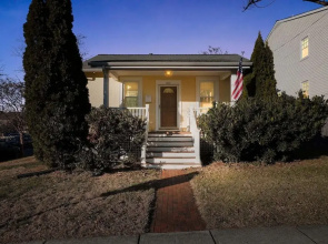 Dc Area Bungalow Near Shops And Dining 3 Bedroom Home