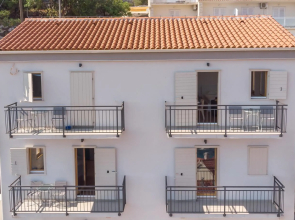 Brand new apt W balcony & perfect seaview at center