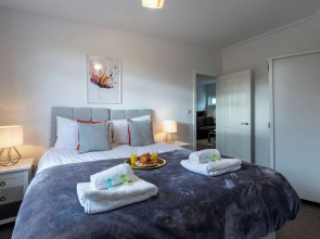 The Elderns Spacious 2BR Netflix Parkingshops