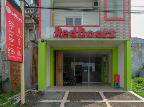RedDoorz near Hartono Mall Solo