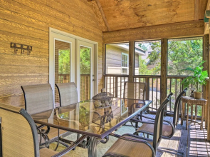 Screened Deck: Cozy Branson West Cabin!