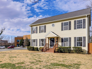 Walk to Dtwn & Campus! Spacious Hampton Home