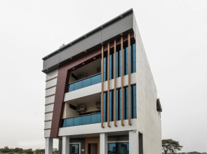 OYO 15823 Hotel Richmond Inn