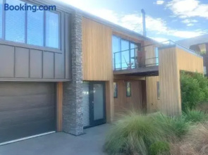 5 Chisholm Crescent