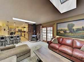 Lavish W/ Hot Tub, Game Room - Near Skiing 4 Bedroom Home