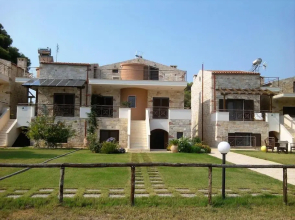 Sea view 4 bedroom house with pool and garden