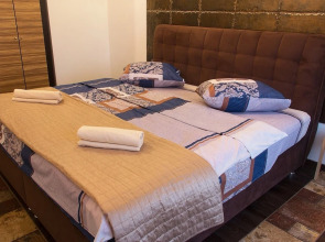 Apart Kiev Zlatoustovskaya 50-1