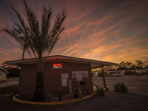 Deluxe Inn