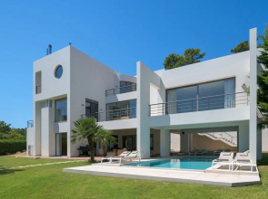 Ixian Hilltop Villa