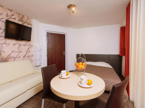 Villa Serafina Apartments