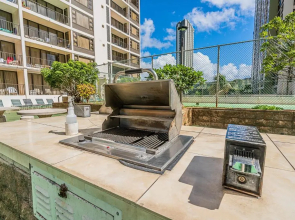 Waikiki Banyan, Pool, Free Parking, Sauna, Jacuzzi, WiFi, BBQ, AC,