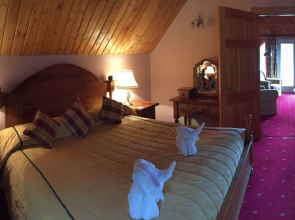 Lodges on Loch Ness