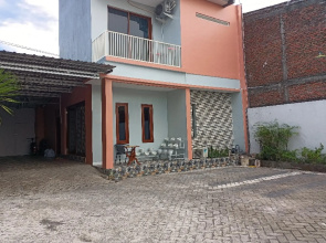 OYO 90663 Valencia Kost