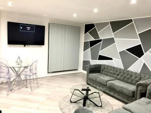 cozy stay in Birmingham by the Canal !!