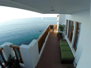 Catalina Holiday 18-65