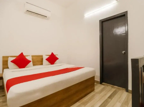 Vishu Moni Residency by OYO Rooms
