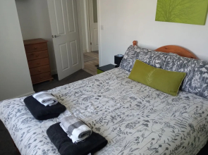 Ground Floor Cornish Retreat and Courtyard Garden