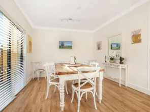 Arborea Country Holiday House catering for 14 to 16 guests In the heart of Bowral
